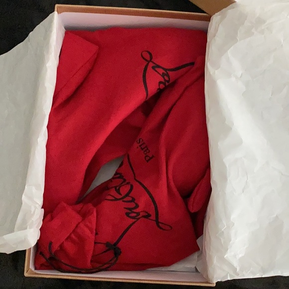 Shoes - Picture 4 of 6